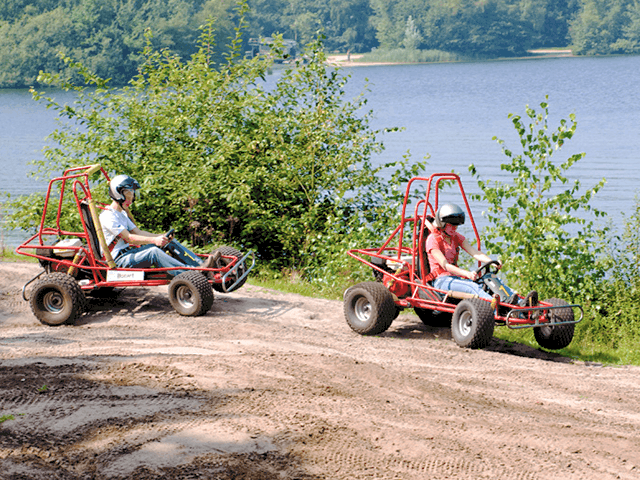Sandbuggy rijden op eigen locatie