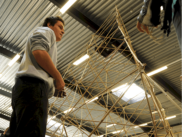 Bamboe bouwen als teambuilding activiteit